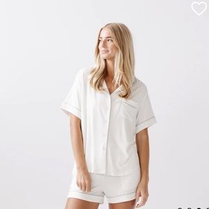 Cozy Earth Women's Short Sleeve Bamboo Pajama Set in Stretch-Knit - white